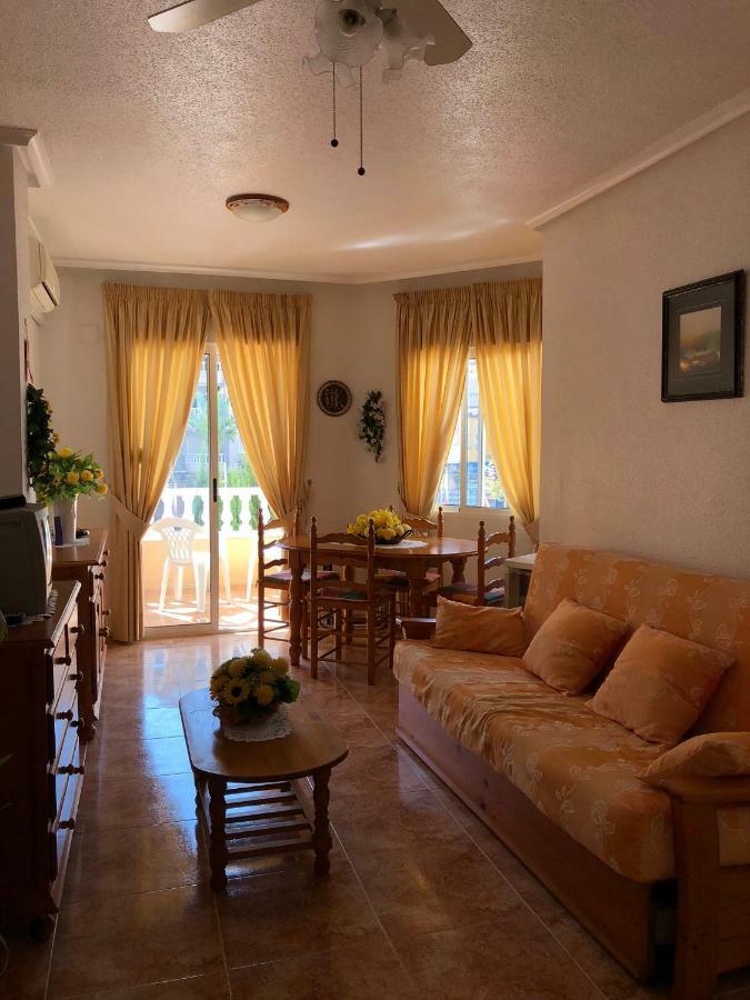 Sunny Appartment In The Center Torrevieja Luaran gambar
